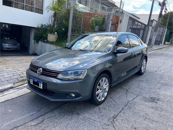 VOLKSWAGEN JETTA 2.0 COMFORTLINE FLEX 4P TIPTRONIC
